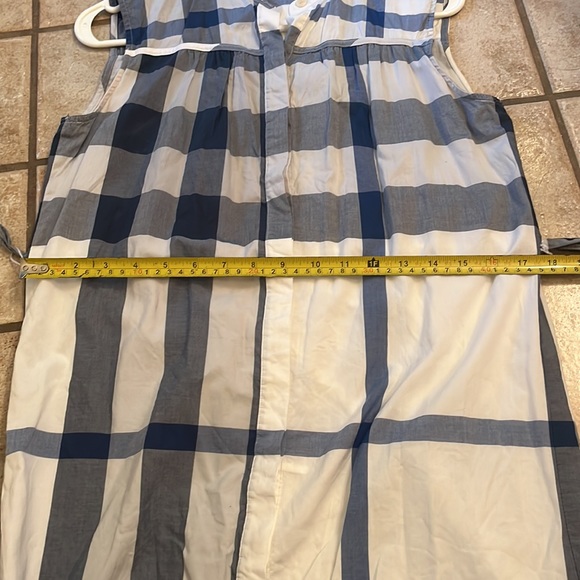 Sleeveless Burberry dress - Picture 8 of 10